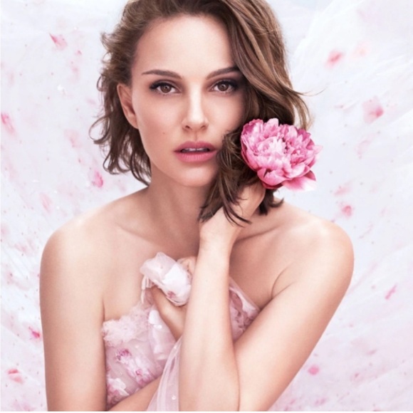 Miss Dior Moisturizing Body Milk - Picture 2 of 3